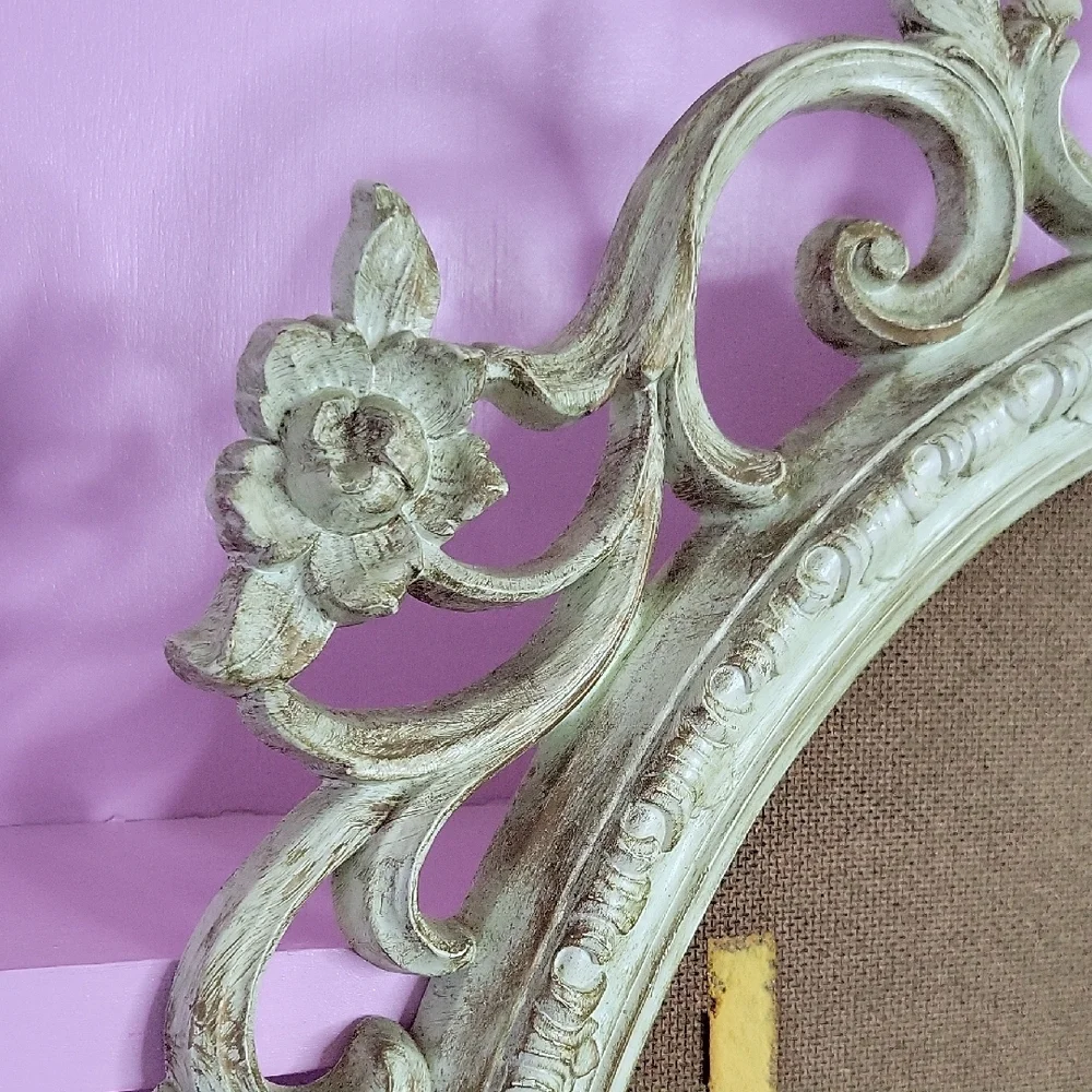 Elegant Vintage-Style Oval Wall Mirror